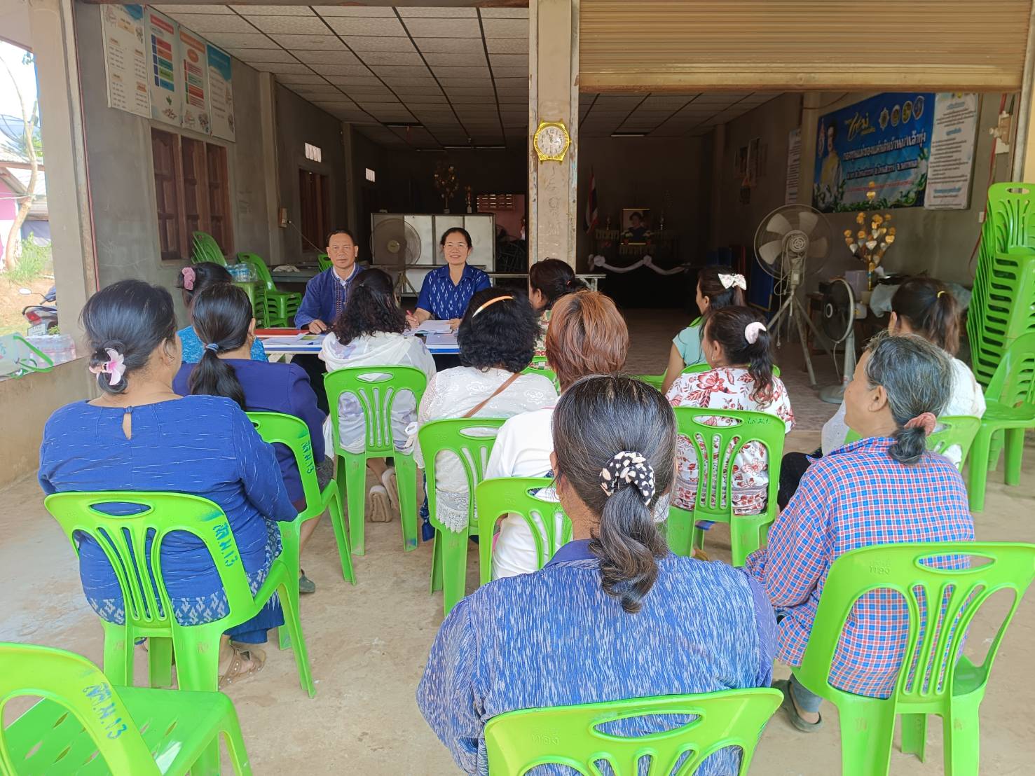 พช.โพนสวรรค์ ลงพื้นที่ติดตามสนับสนุนจัดทำข้อมูลกลุ่มออมทรัพย์เพื่อการผลิตบ้านเสาเล้าทุ่ง