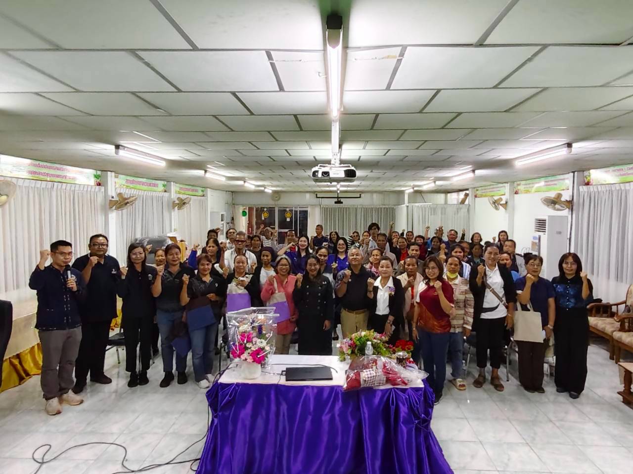  📢พช.โพนสวรรค์ ร่วมขับเคลื่อนโครงการส่งเสริมอาชีพครัวเรือนยากจน คนนครพนม